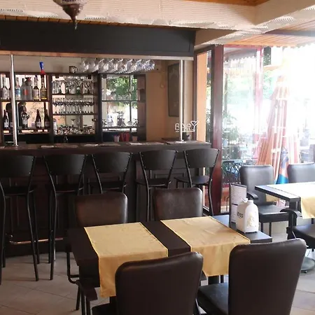 Agora Boutique אלאניה