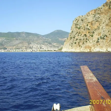 Agora Boutique אלאניה